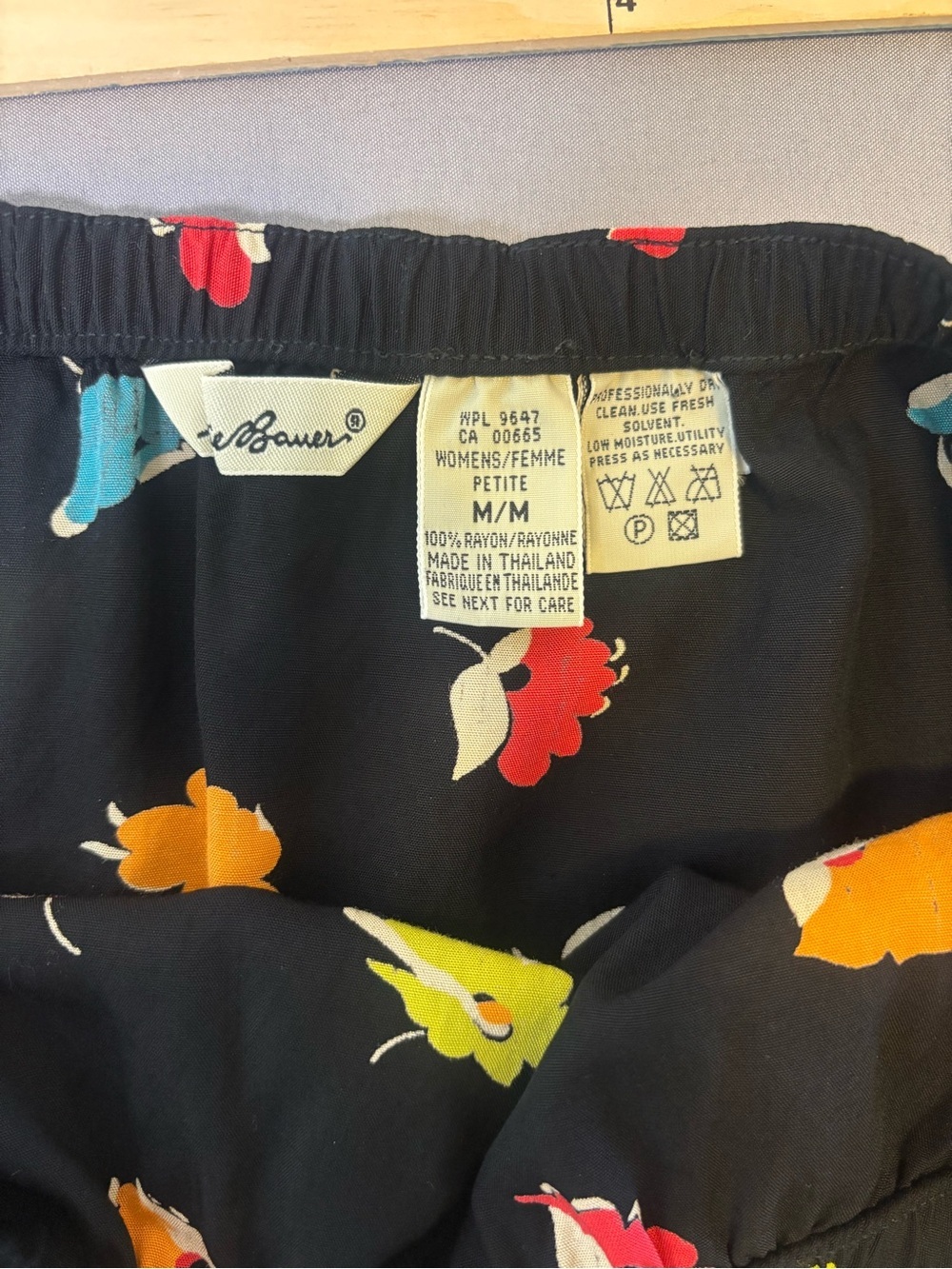 Fun Vibrant Floral Print Black Eddie Bauer Skirt Size Medium - Picture 5 of 6